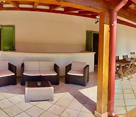 Villalauraecostanza *